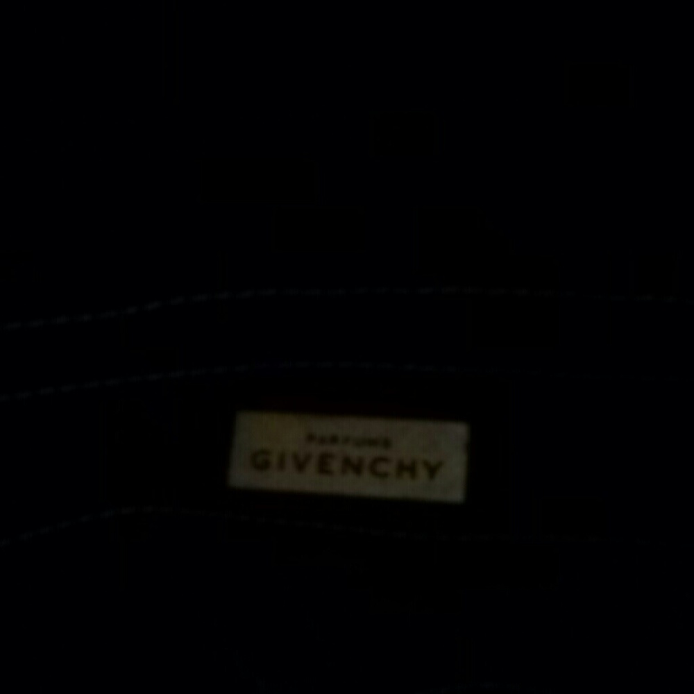Givenchy

17 EMBOSSED techno canvas duffle bag